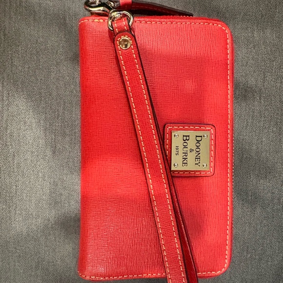 Dooney & Bourke Saffiano Leather Red Zip-Around Wristlet Wallet Like New! - Picture 6 of 10